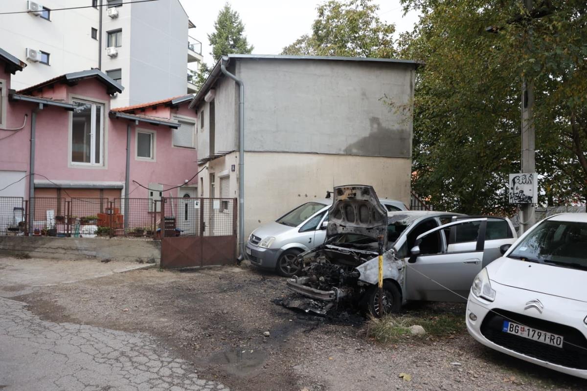 bomba zapaljen automobil karaburma (8).jpg