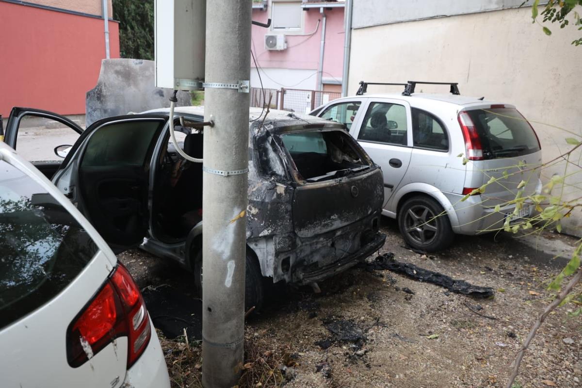 bomba zapaljen automobil karaburma (5).jpg