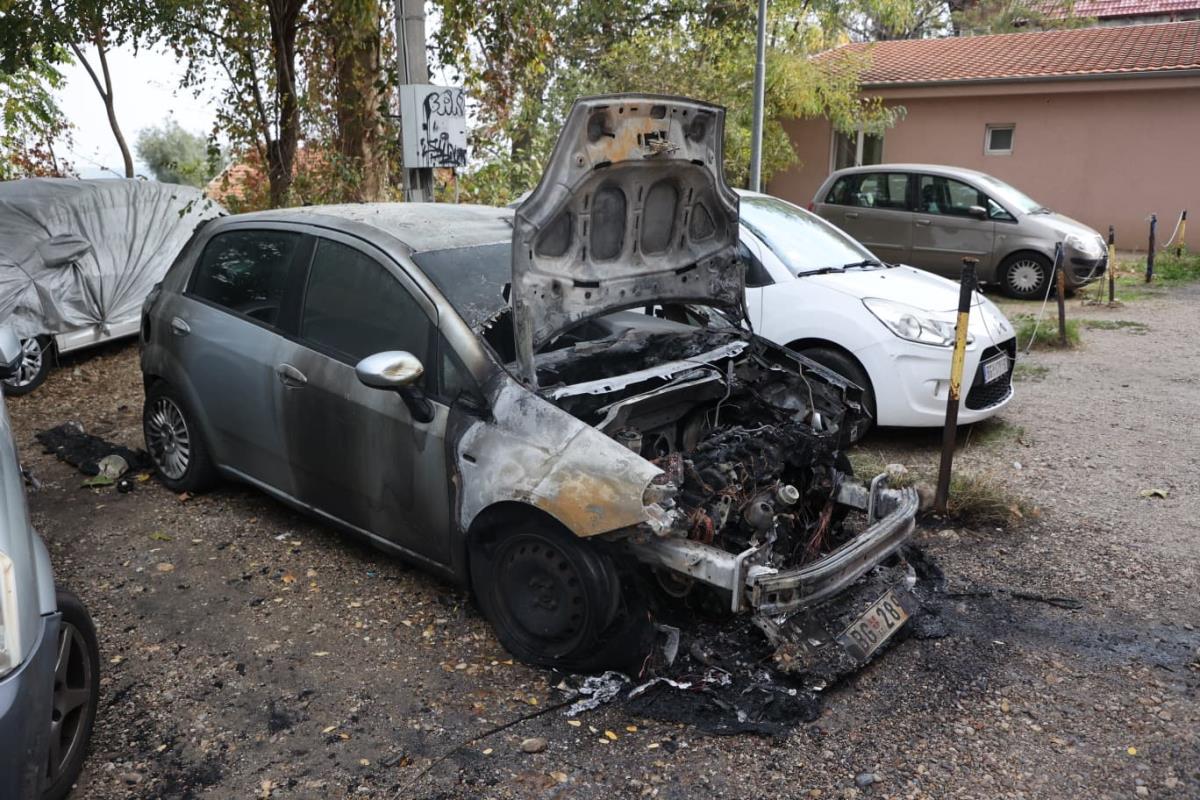 bomba zapaljen automobil karaburma (4).jpg