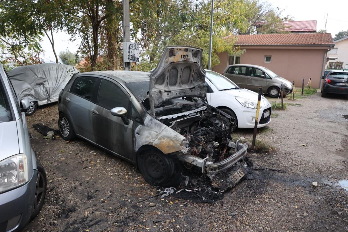 bomba zapaljen automobil karaburma (2).jpg