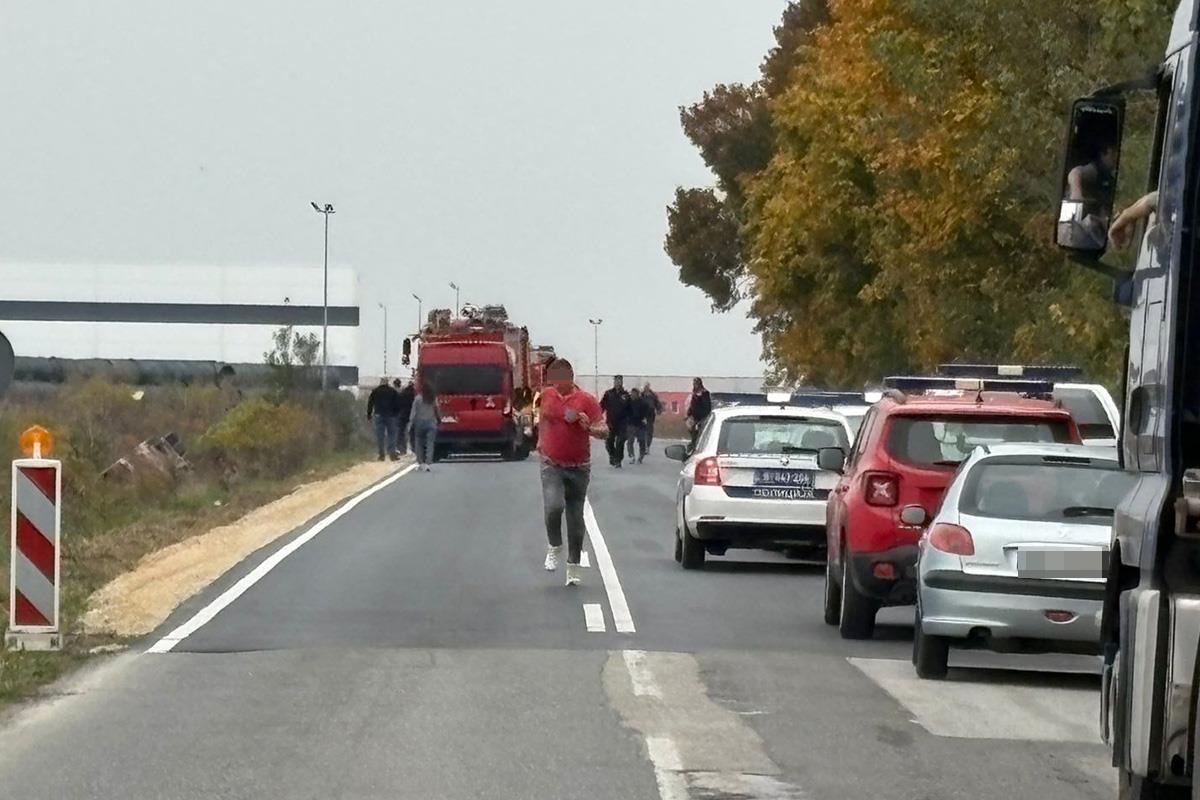 saobraćajna nesreća Sremska Mitrovica autobus (1).jpg