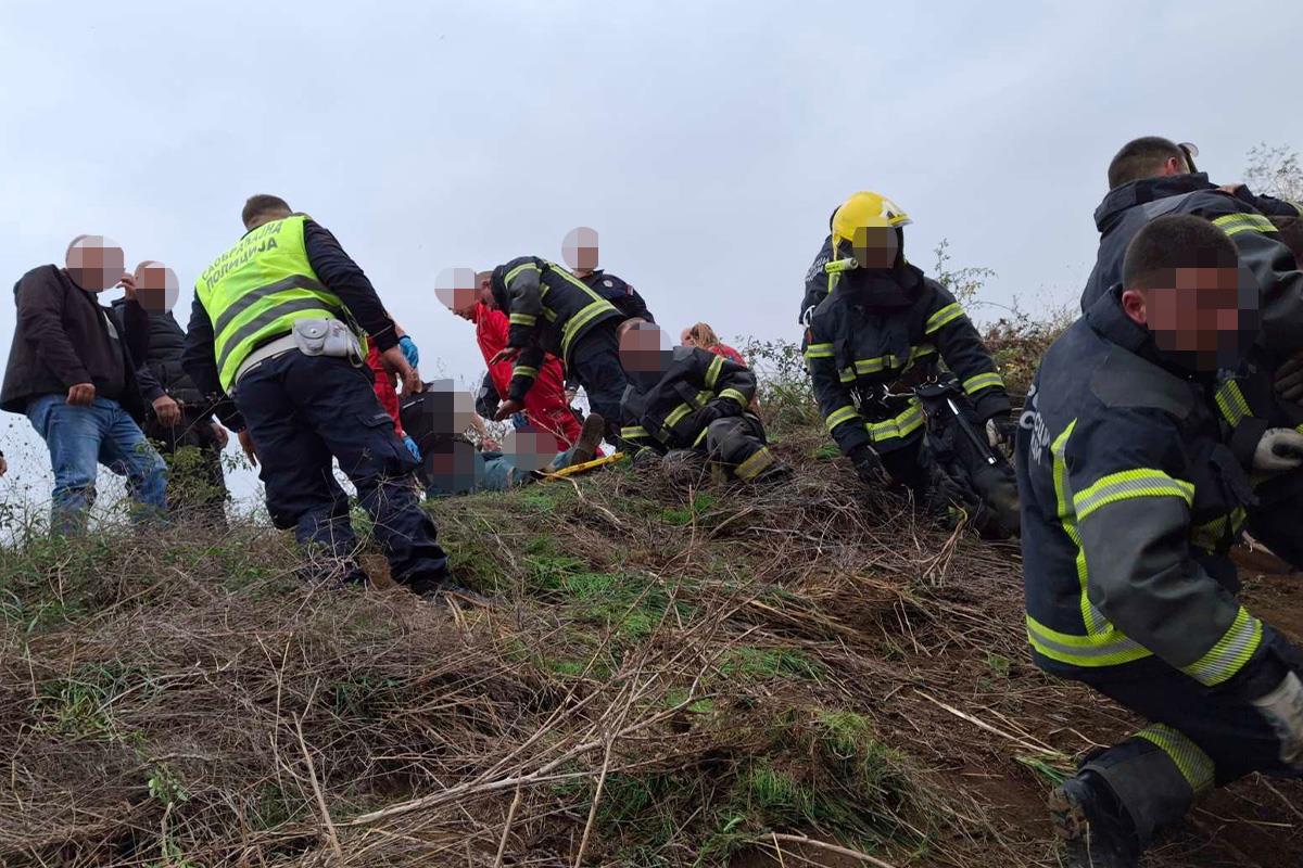 saobraćajna nesreća Sremska Mitrovica autobus (1).jpg