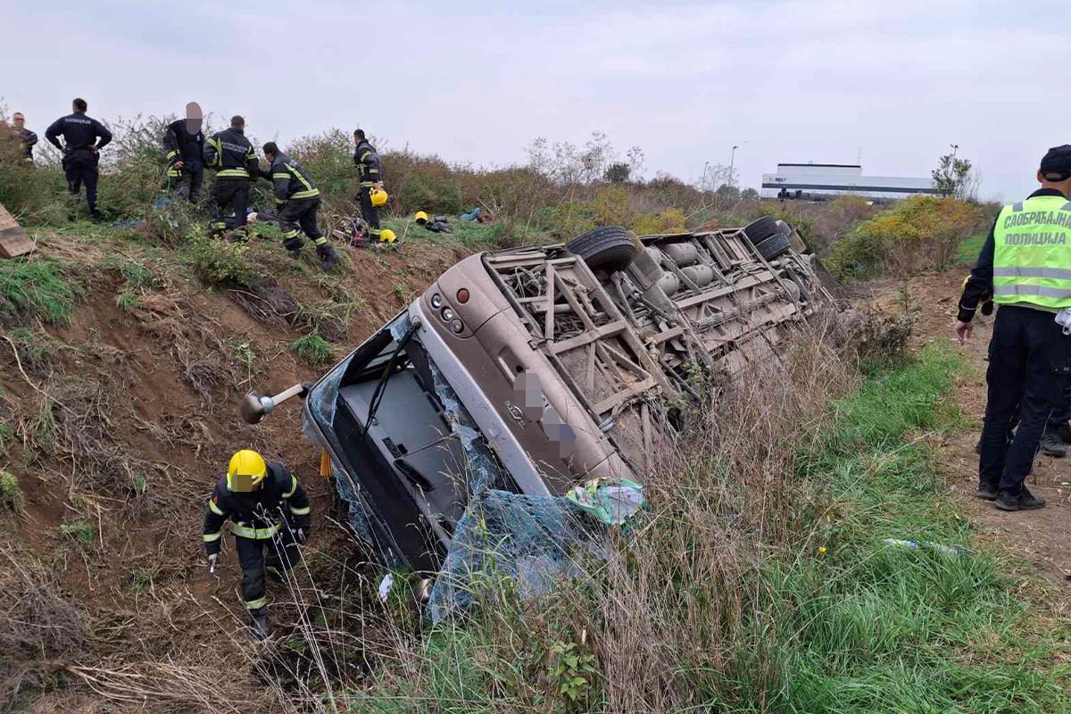 saobraćajna nesreća Sremska Mitrovica autobus (2).jpg