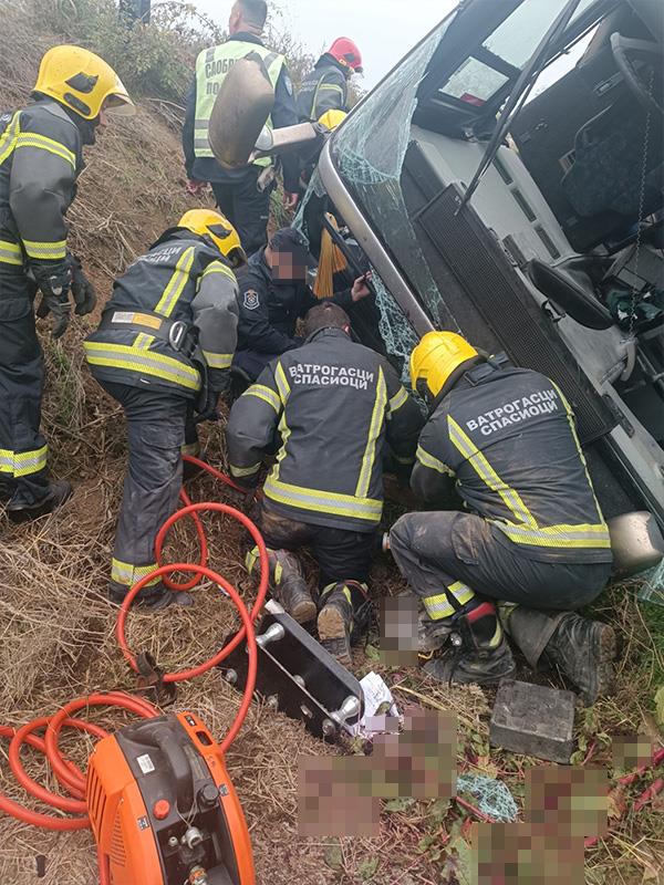 saobraćajna nesreća Sremska Mitrovica autobus (7).jpg