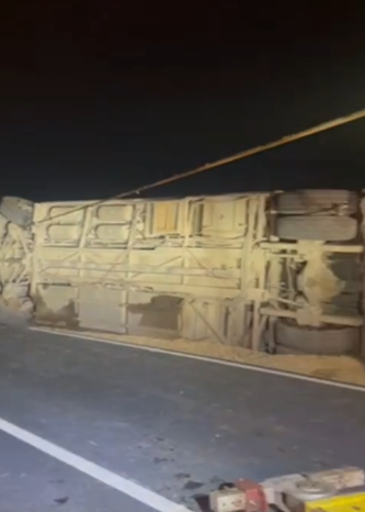 saobraćajna nesreća Sremska Mitrovica izvlačenje autobus (5).png