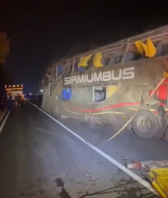 saobraćajna nesreća Sremska Mitrovica izvlačenje autobus (2).png