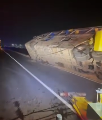 saobraćajna nesreća Sremska Mitrovica izvlačenje autobus (1).png