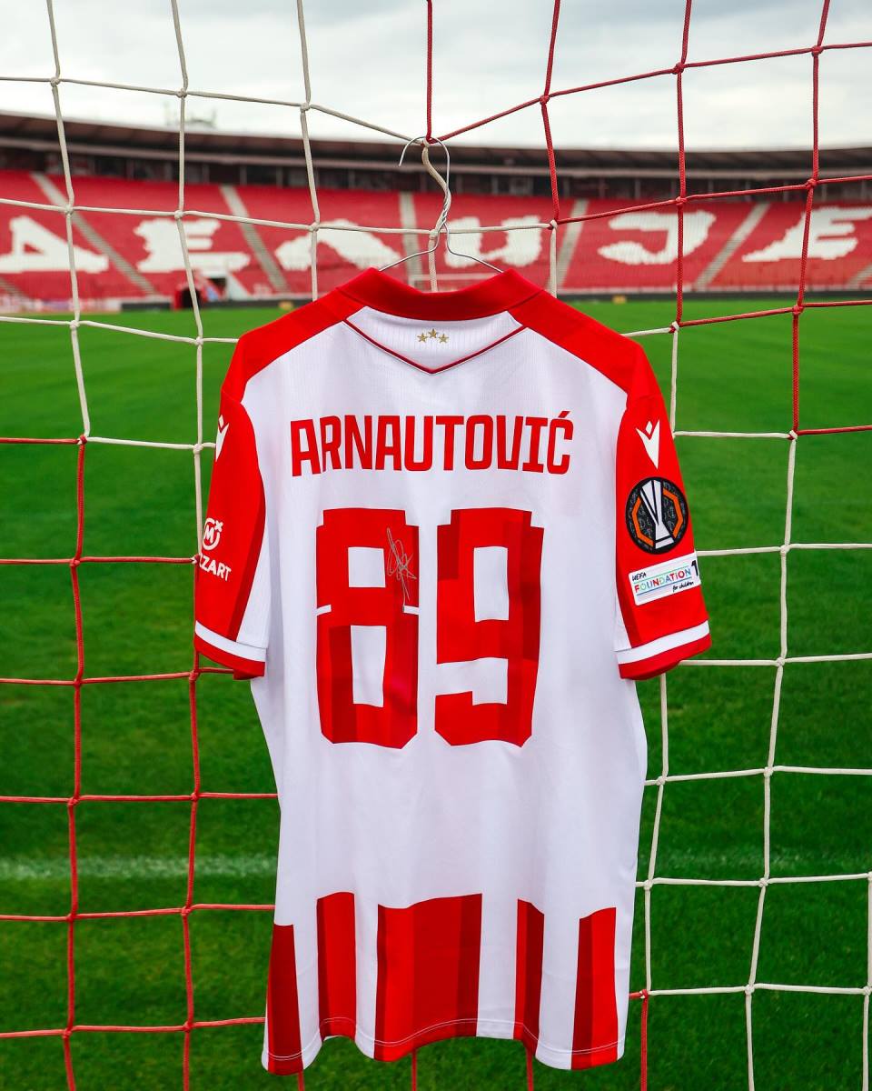 Dres Marka Arnautovića koji je prodat u humanitarne svrhe