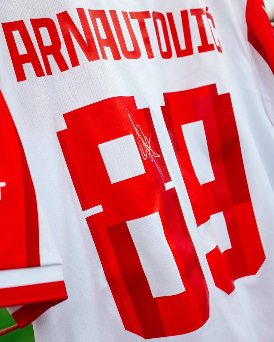 Dres Marka Arnautovića koji je prodat u humanitarne svrhe