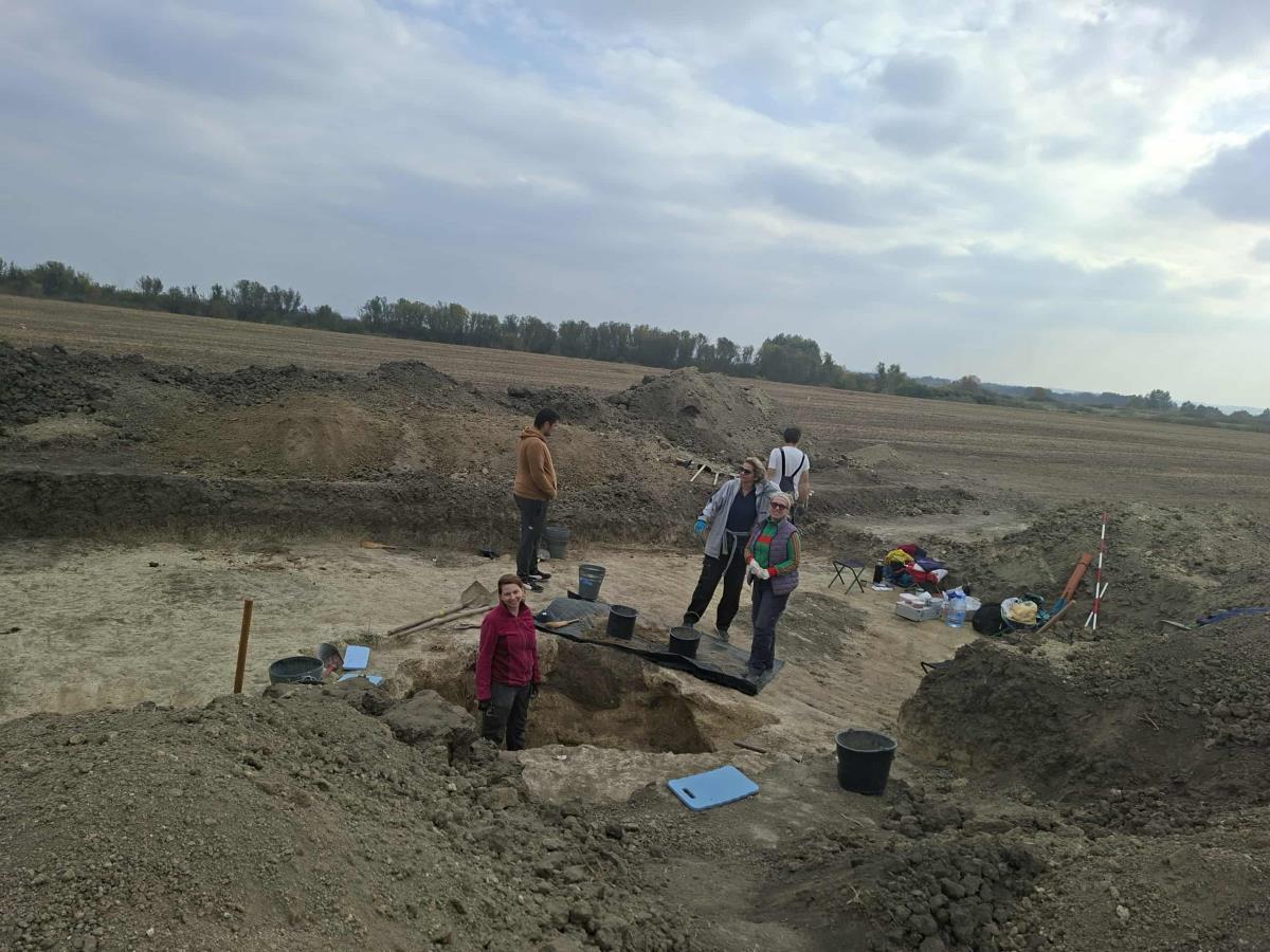 arheologija Srbija arheološka iskopavanja lokalitet Magareci mlin Apatin (1).jpg