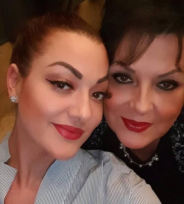 NINO JE LUDO VOLEO JEDNU SLAVICU! Ovako izgleda majka Sandre Rešić, a evo kako se tresla zemlja kada je pokojni pevač oženi bivšu ženu svog kolege