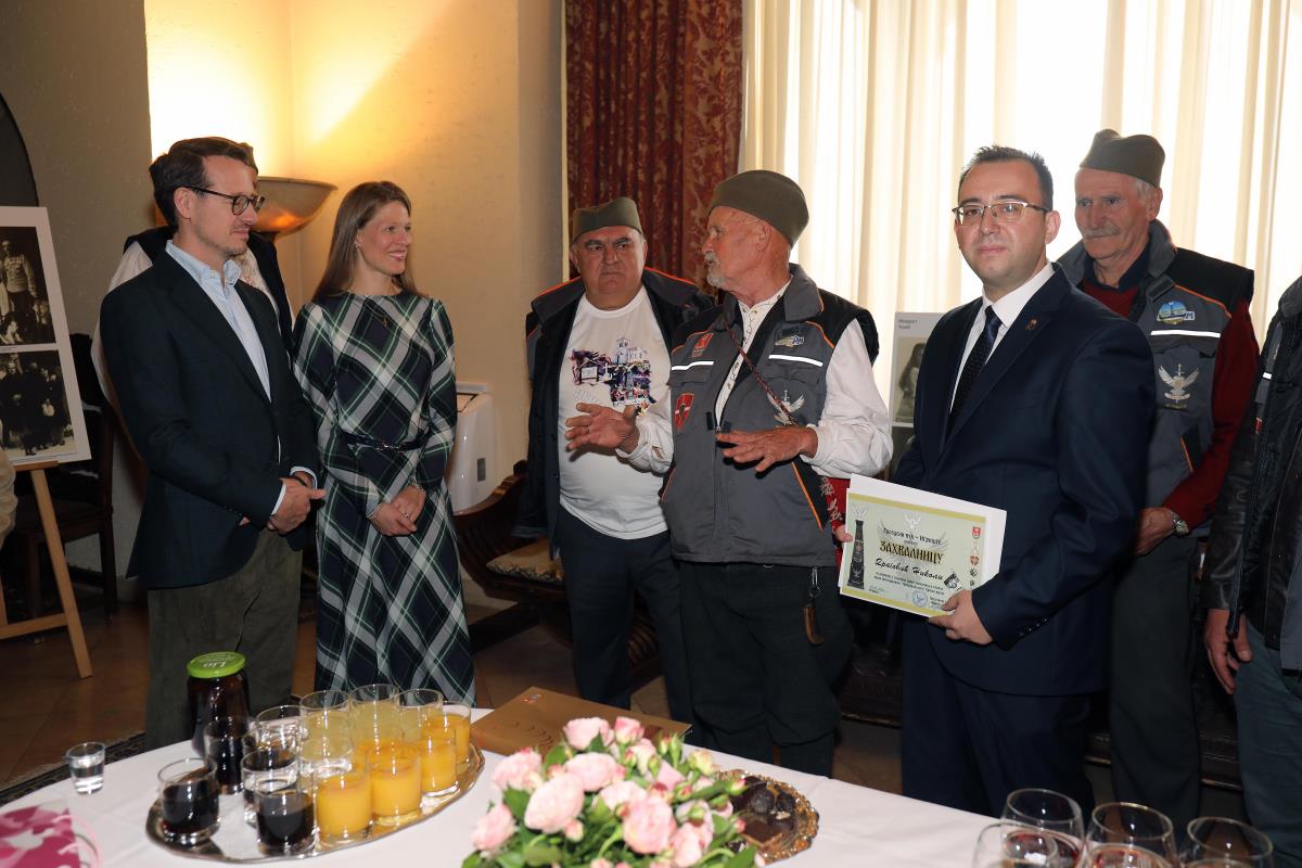 Beli dvor, Gvozdeni puk i Igrište (32).jpg