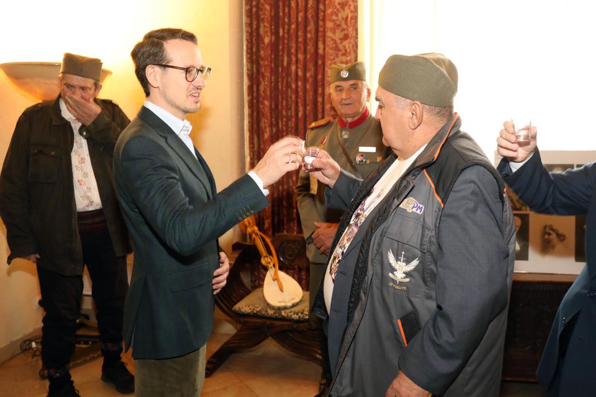 Beli dvor, Gvozdeni puk i Igrište (51).jpg