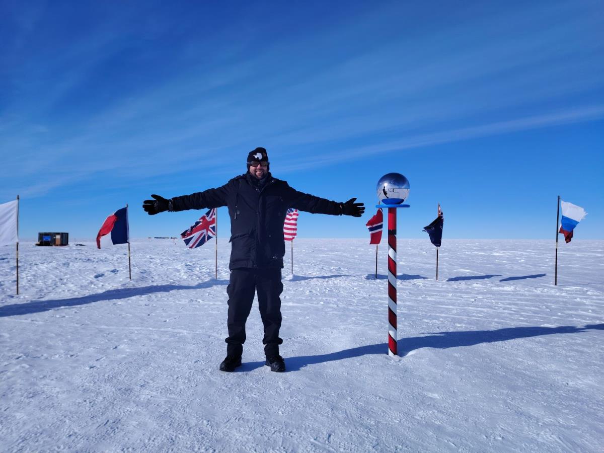 Nemanja na Ahntarktiku.jpg