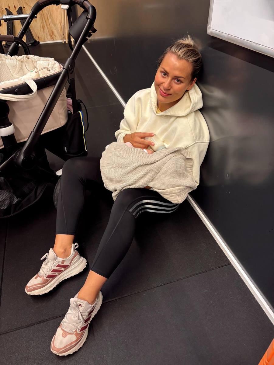 Nora Merk sa ćerkicom