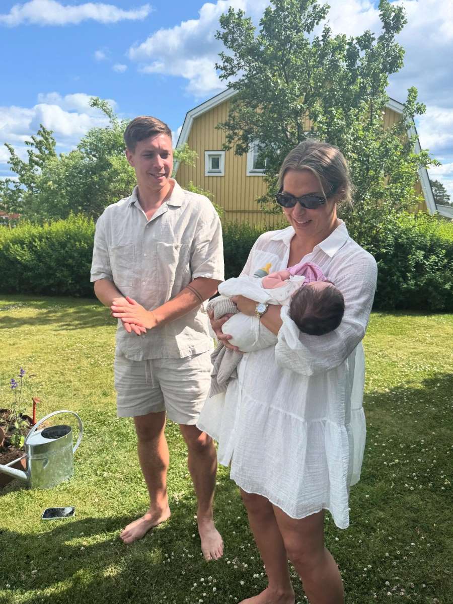 Nora Merk sa ćerkicom i mužem