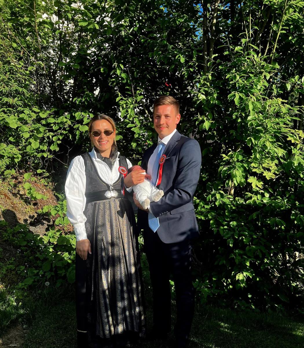 Nora Merk sa ćerkicom i mužem