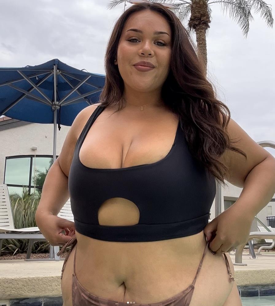 Julia Sena ima 150 kg i ponosno pokazuje oblike (6).png