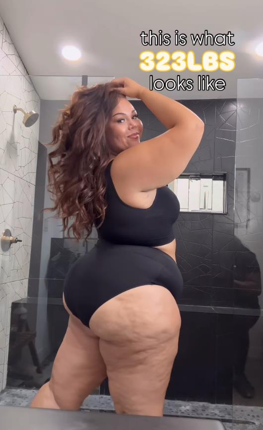 Julia Sena ima 150 kg i ponosno pokazuje oblike (7).png