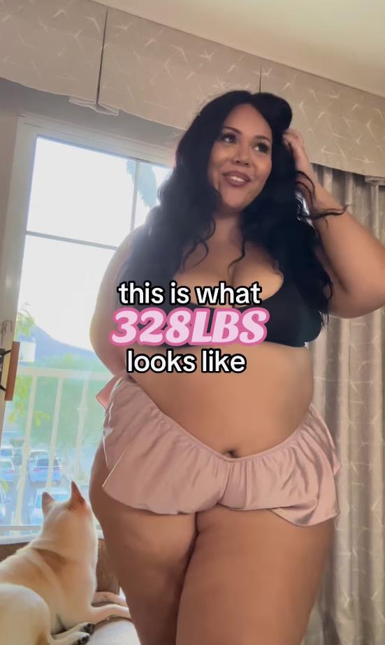 Julia Sena ima 150 kg i ponosno pokazuje oblike (11).png