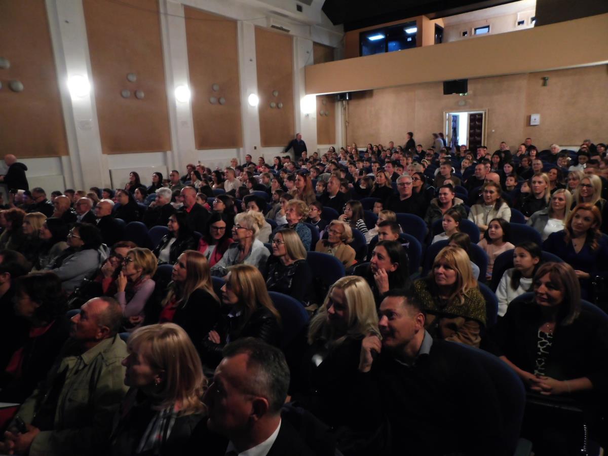 LOZNICA - Pun Vukov dom.JPG