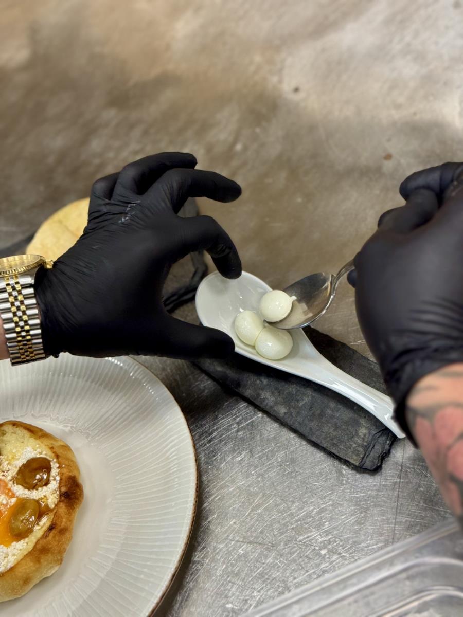 Nemanja Vukašinović - kuvar - lepinja - sfere sa jogurtom.jpg