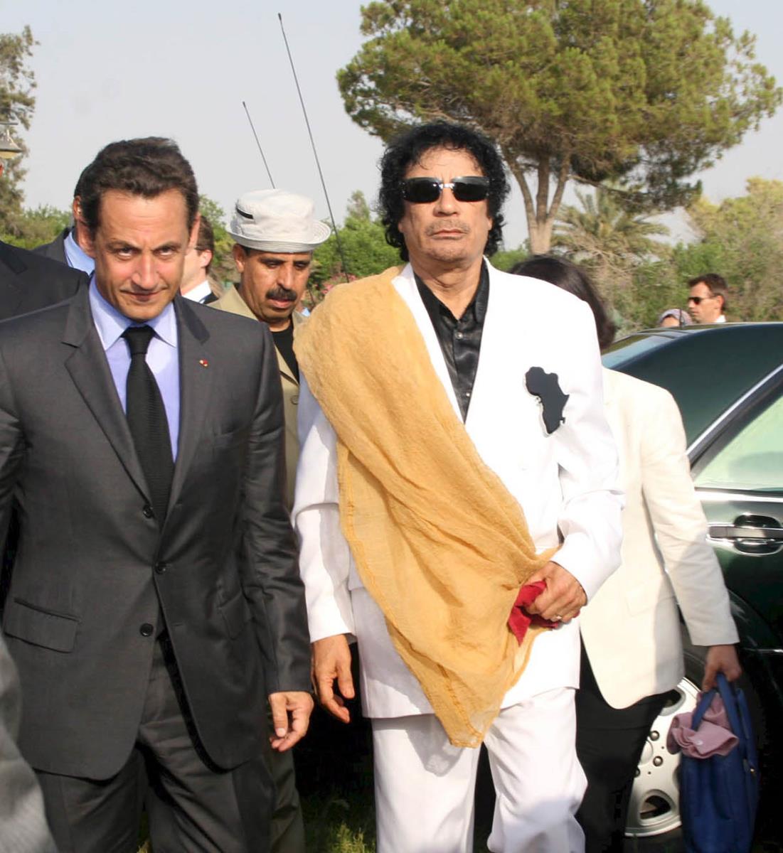 Muammar Gaddafi Nicolas Sarkozy Muamer Gadafi Nikola Sarkozi (6).jpg