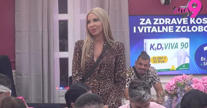 "TREBA SVOM DEČKU DA KAŽE DA NIJE ZALJUBLJENA U NJEGA" Janjuš održao emotivni govor za crnim stolom: Nije mi svejedno od kad sam te video...