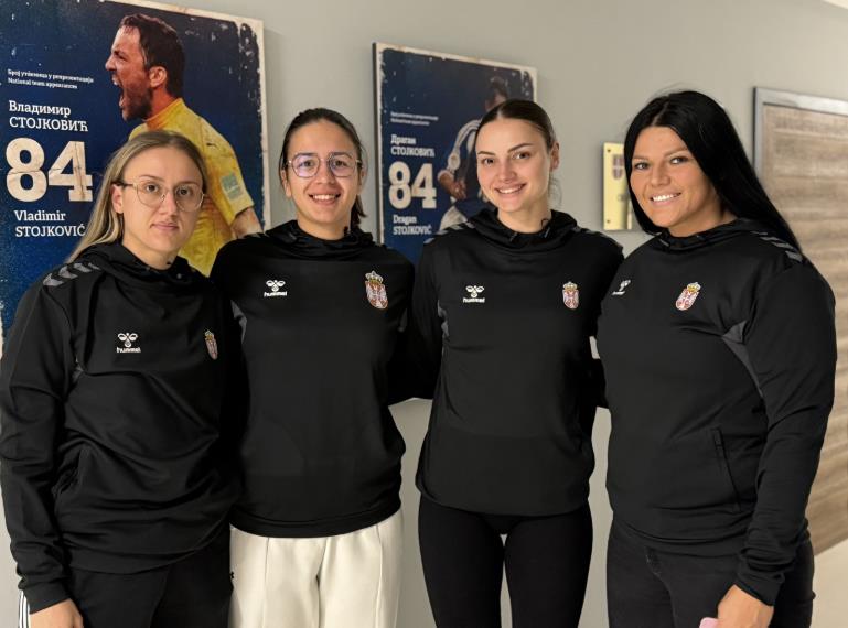 Gordana Petković (prva zdesna) sa koleginicama iz reprezentacije
