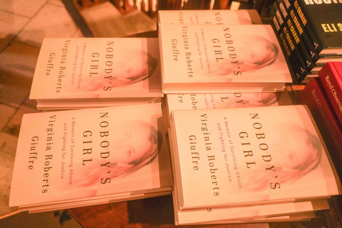 Virdžija Đufre otkrila je u memoarima pod nazivom „Nobody’s Girl“ detalje zlostavljanja od strane Džefrija Epstajna i princa Endrjua