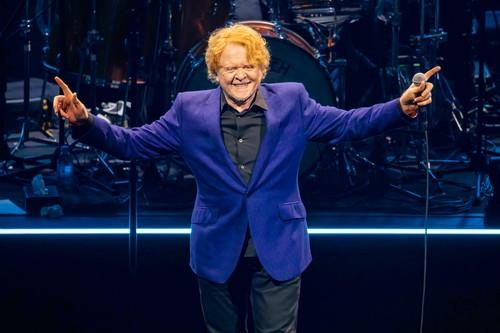 Mik Haknal na koncertu u Londonu