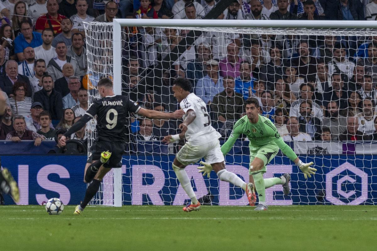 Dušan Vlahović na meču Real - Juventus