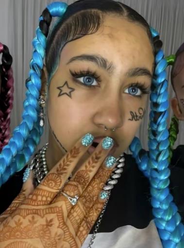 Nort Vest sa tetovažama po licu i pirsingom u nosu