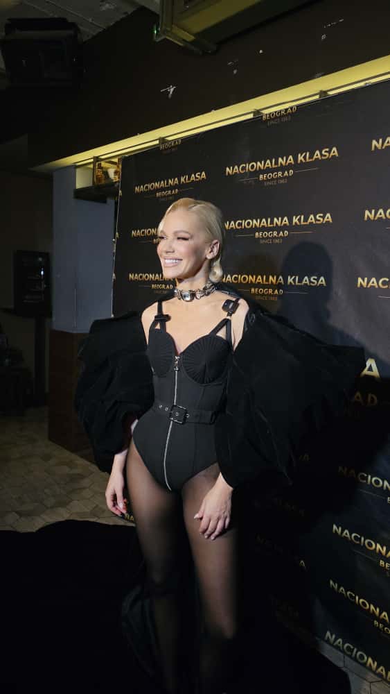 Nataša Bekvalac u izazovnom izdanju došla na nastup