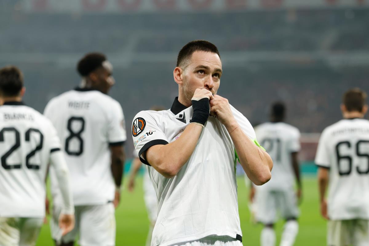 Andrija Živković na utakmici protiv Lila