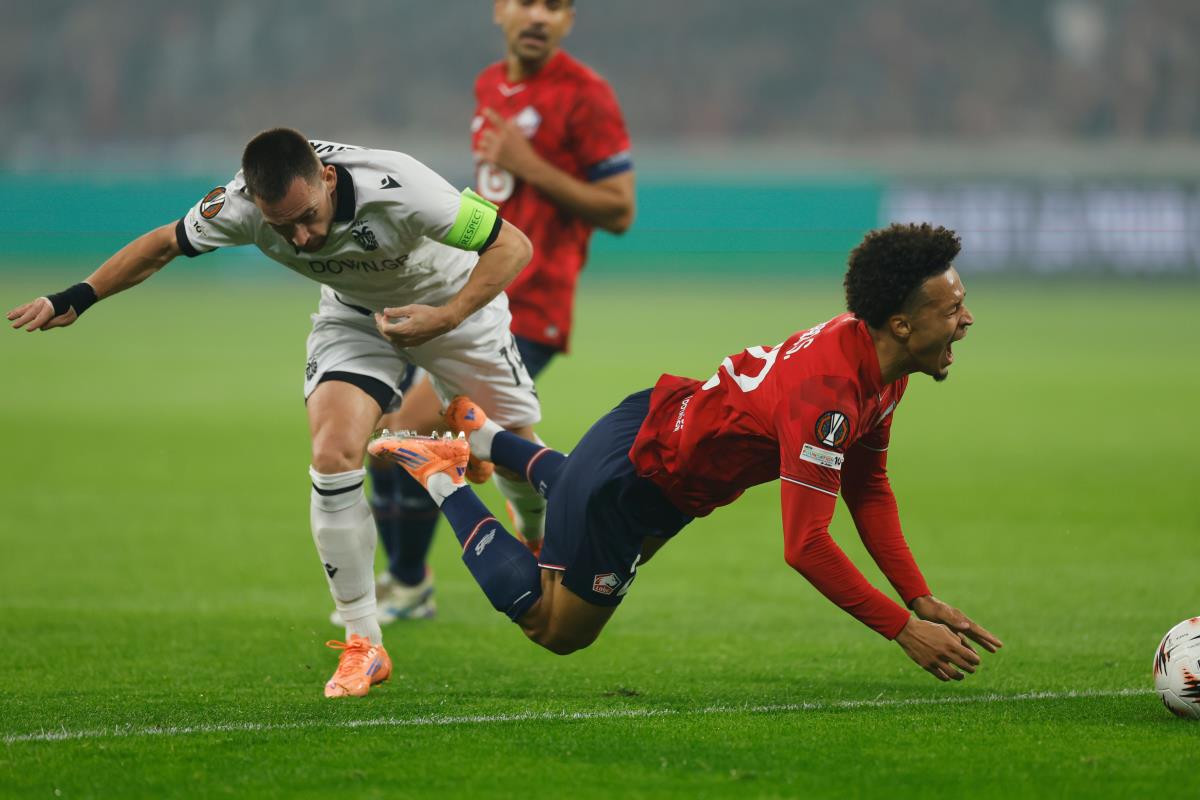 Andrija Živković na utakmici protiv Lila