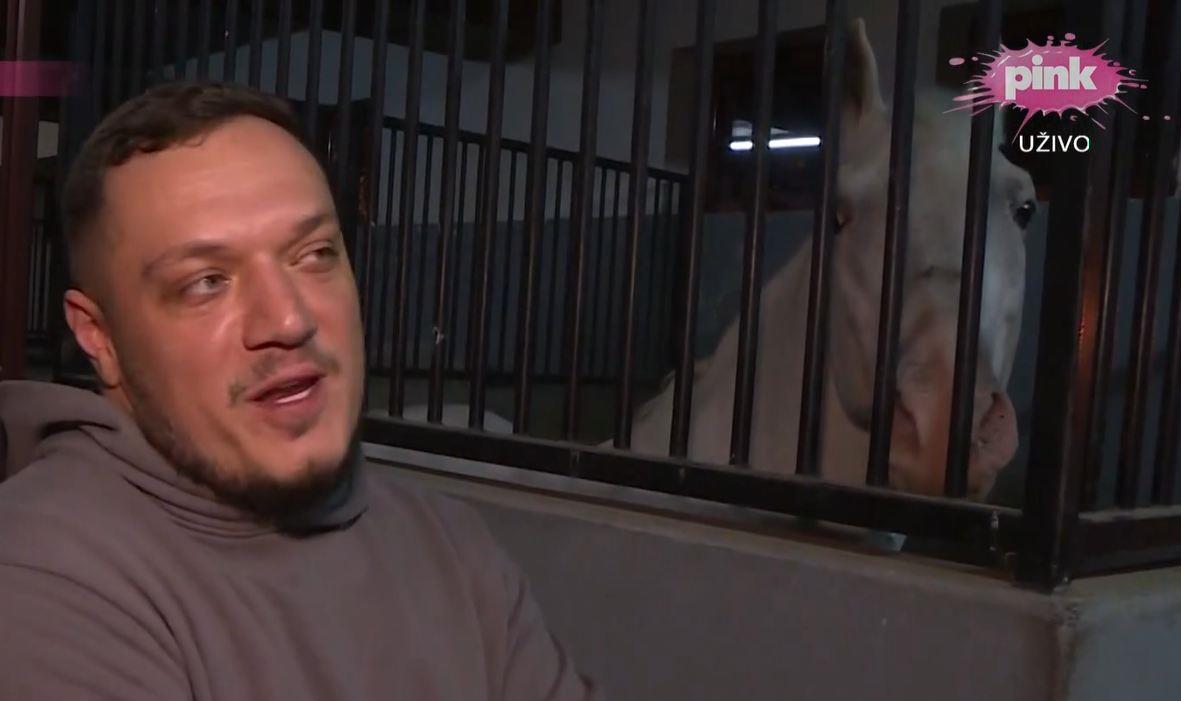GASTOZ KUPIO KONJA: Pobednik Elite 8 otkrio sve o saradnji sa pevačicom, pa pomenuo Anđelu: "Izdržali smo..."