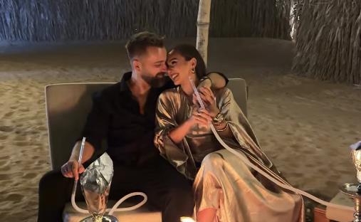 Savo Džehverović i Adriana Kadar uživaju u zalasku sunca u pustinji