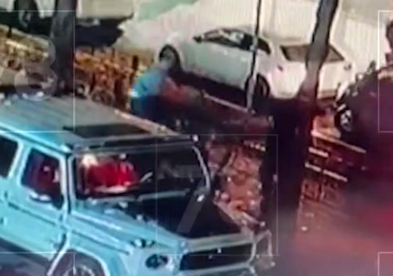 Andrej Mostovoj, otmica