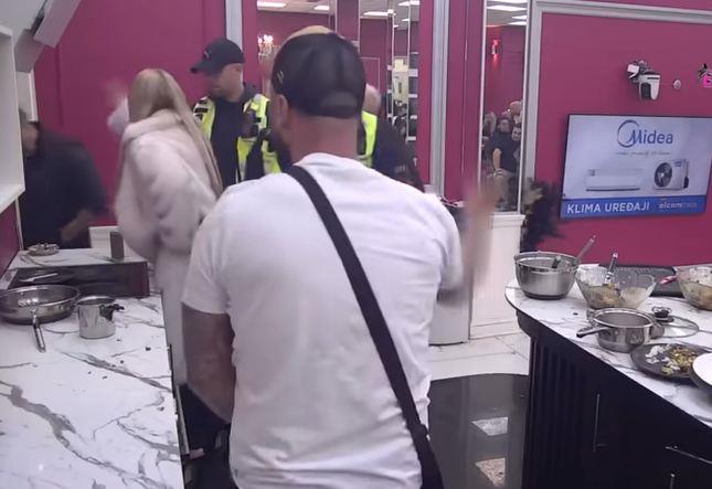 KARAMBOL U ŠIMANOVCIMA! Uletelo obezbeđenje: Žestoki okršaj Asmina i Luke, nisu mogli da ih smire, Aneli