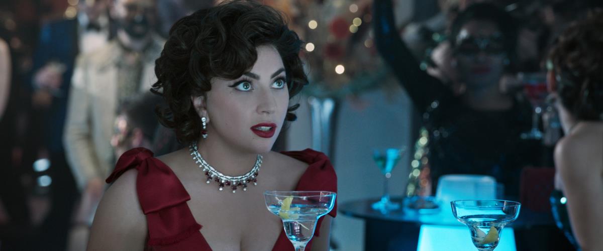 Lejdi Gaga kao Patricija Ređani u filmu House of Gucci