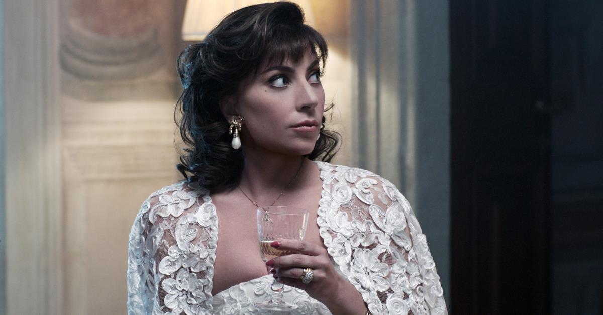 Lejdi Gaga kao Patricija Ređani u filmu House of Gucci