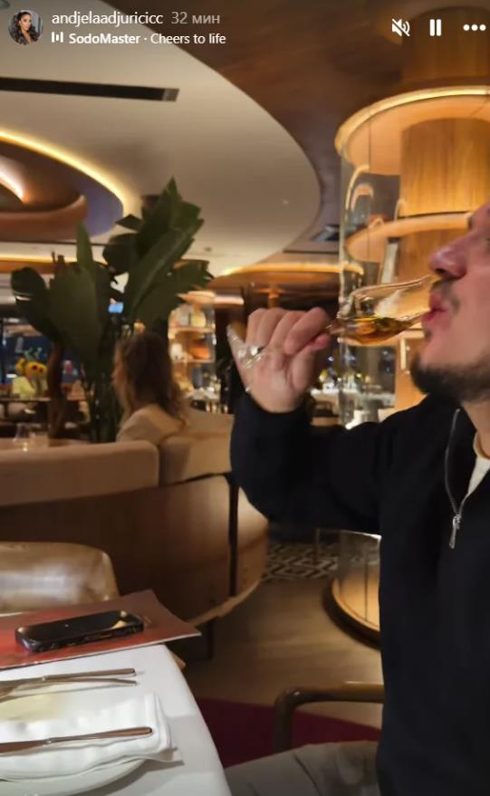 ANĐELA I GASTOZ SLAVE! Rijaliti par ima veliki razlog za nazdravljanje (FOTO)