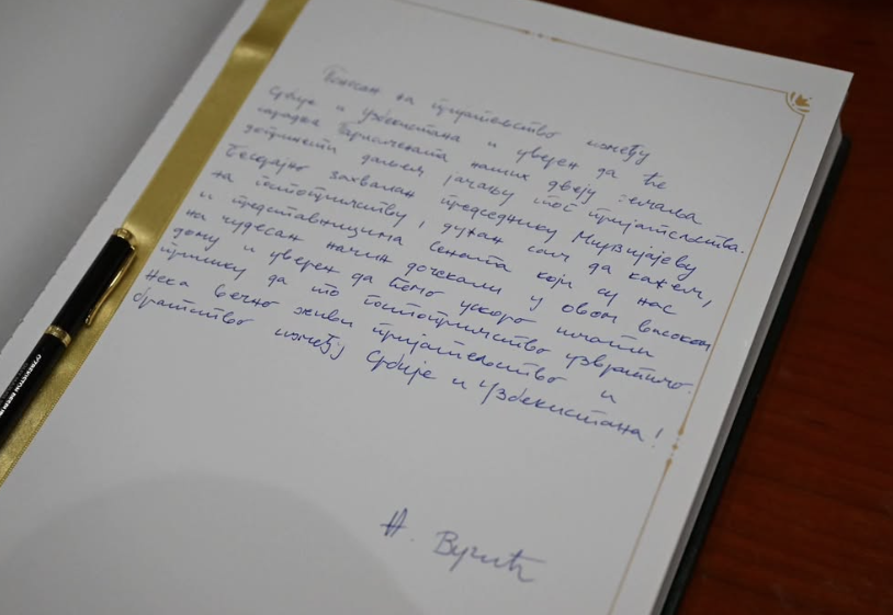 Aleksandar Vučić (8).png