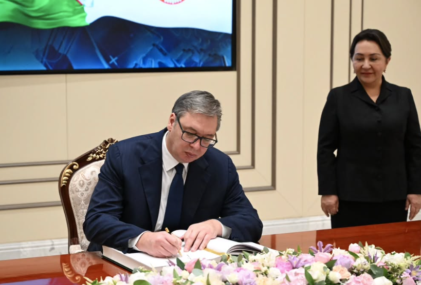 Aleksandar Vučić (7).png