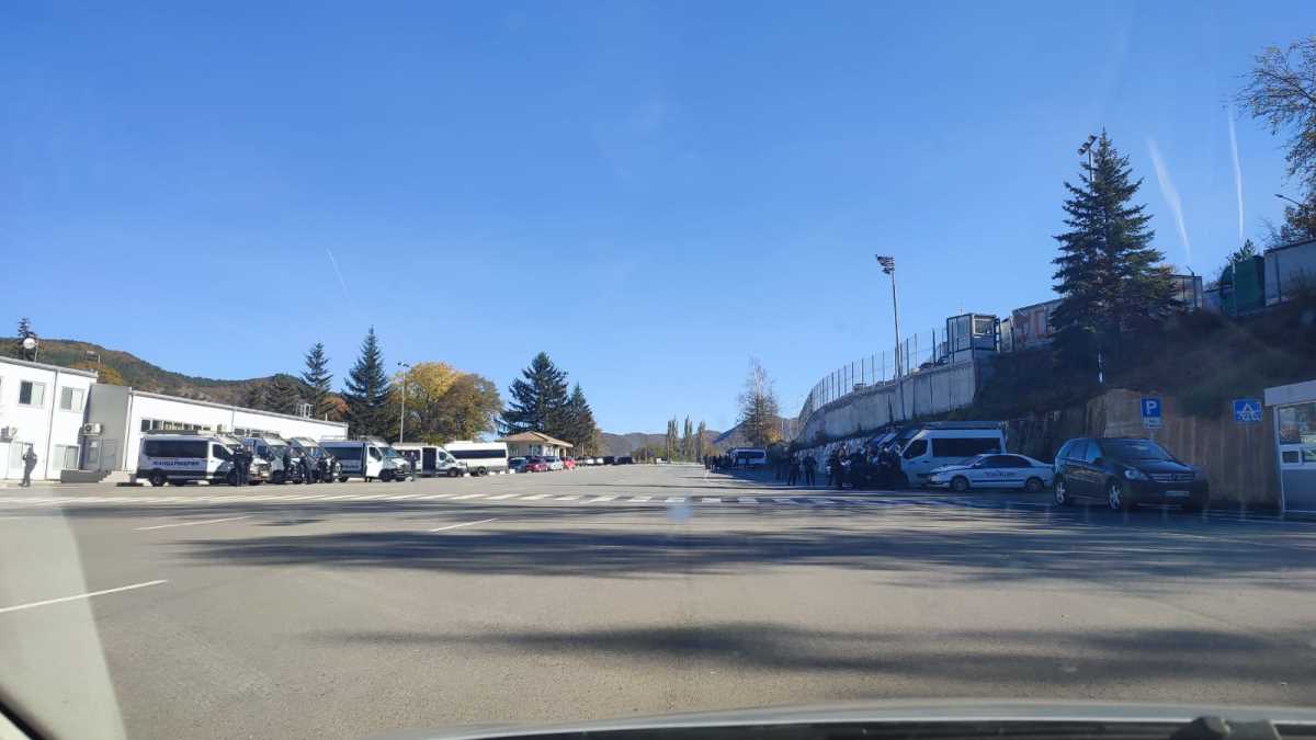 Bugarska policija dočekuje Grobare 2.jpg