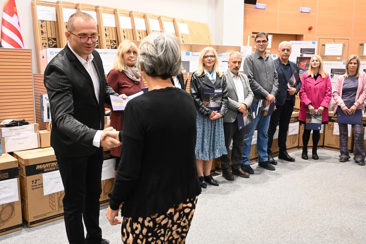 Urucenje Ugovora o donaciji - autor Ivan Ilic.jpg