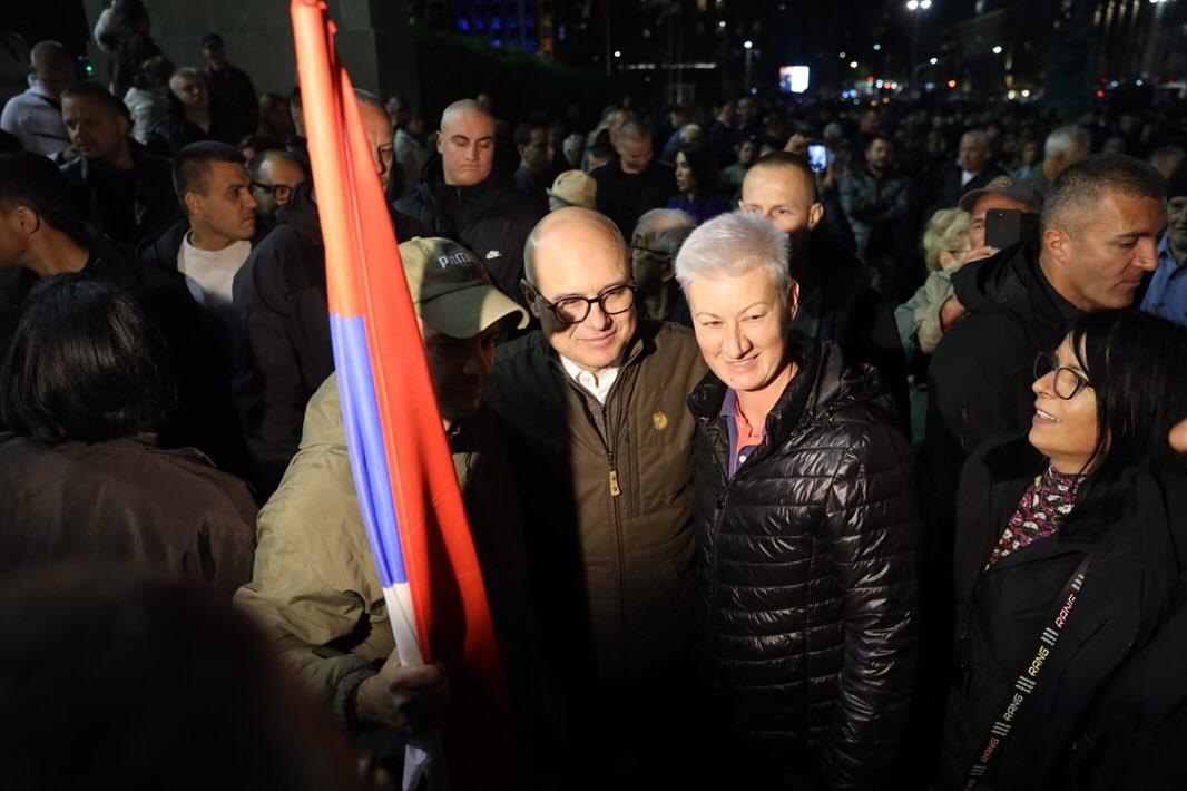 Вечерас сам испред Народне скупштине дочекао нашег хероја Милана Богдановића.После рањавања и те (12).jpg