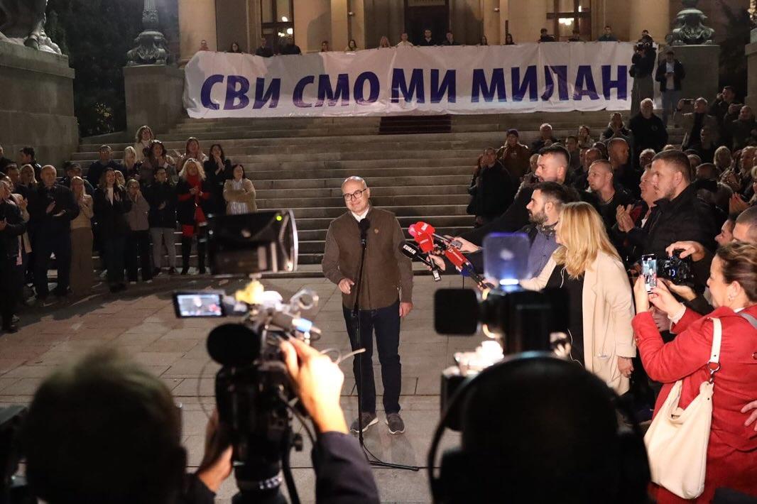 Вечерас сам испред Народне скупштине дочекао нашег хероја Милана Богдановића.После рањавања и те (11).jpg