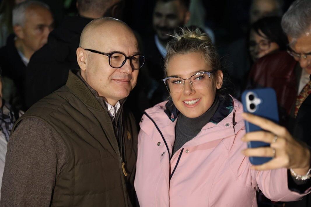 Вечерас сам испред Народне скупштине дочекао нашег хероја Милана Богдановића.После рањавања и те (8).jpg